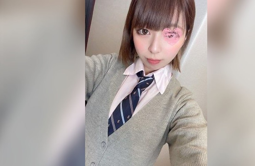 18-year-old active third grader Shortcut is the first rich experience of a slender beautiful girl