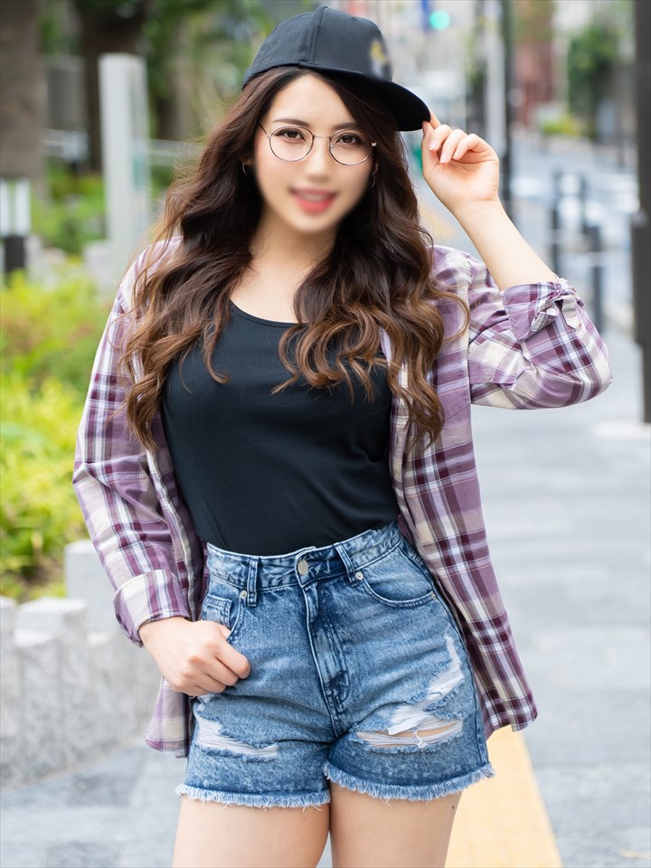 Peculiar strong woman 024 Yariman Bitch returnee 23-year-old plump glamor half-chan continuously cums with a womanizer painted with aroma oil and cum shot cum shot