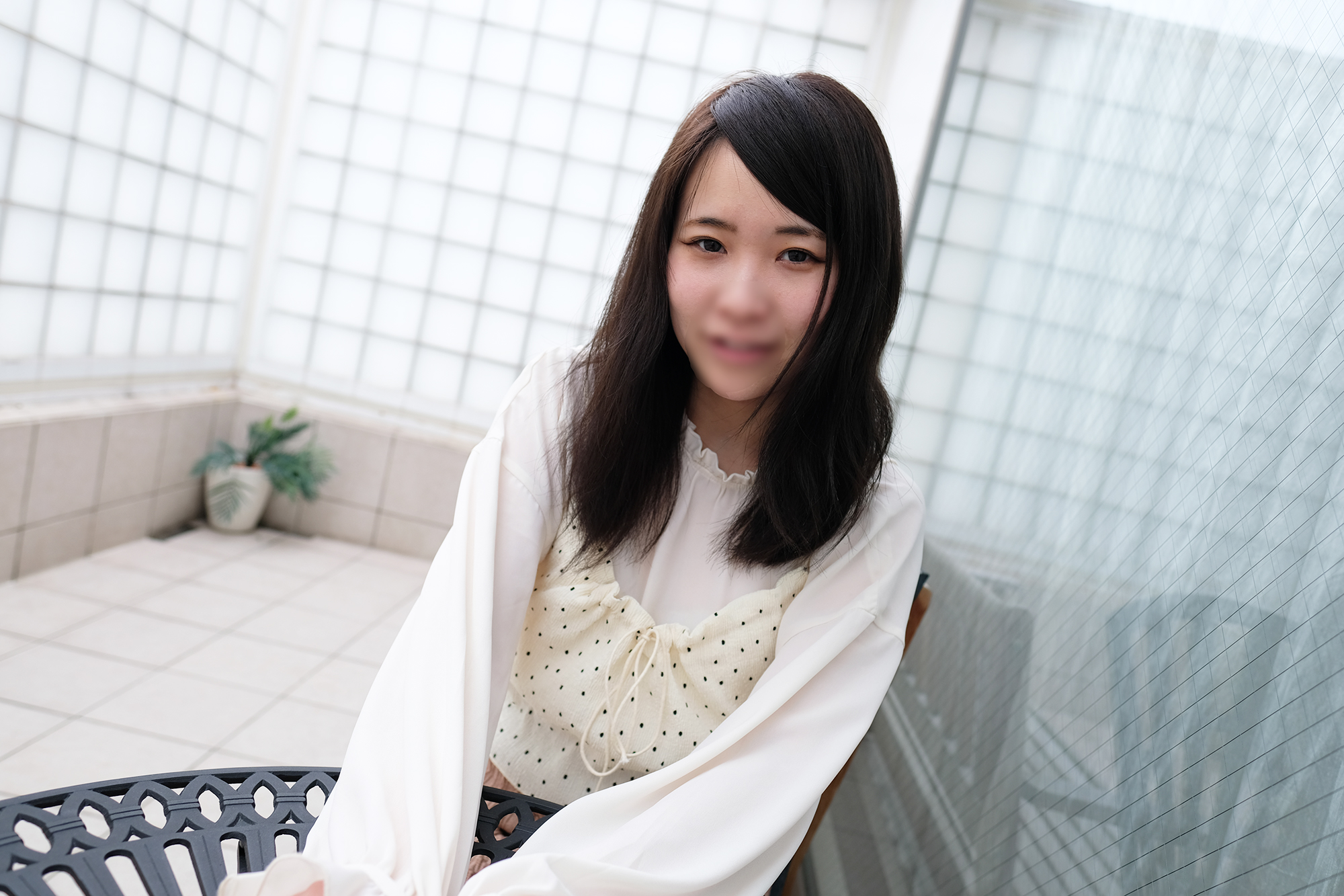 First experience of a neat and clean 19-year-old with black hair The first electric massage machine in my life This is a video that can only be seen by a real amateur girl
