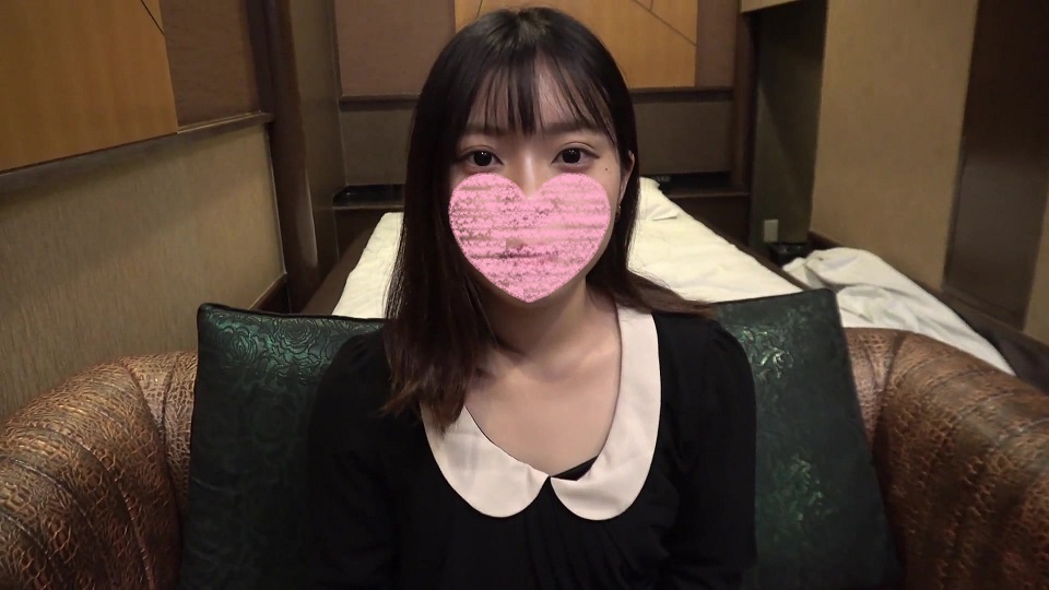 A large amount of sperm is released to the narrow genitals of a beautiful girl who has little experience to the hotel with a maid who is too cute