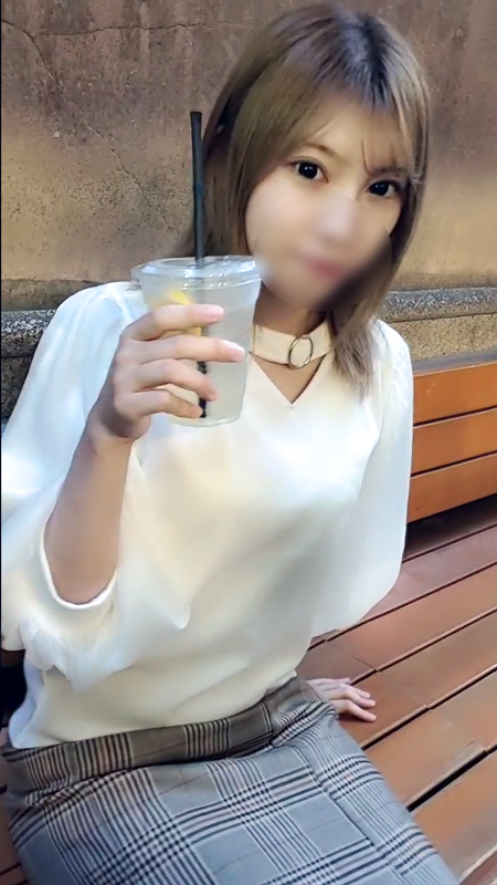 Creampie sex with her friends beautician who can not stand it at the hotel Appearance