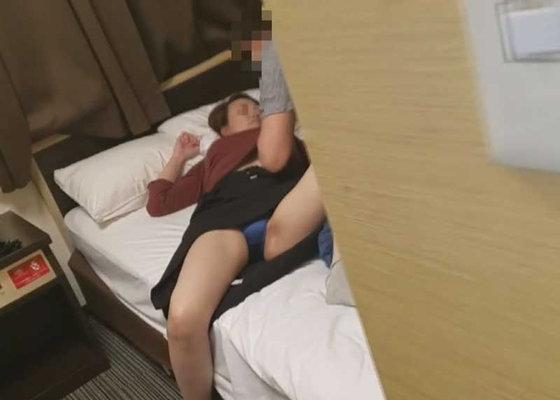 Daughter will be released soon Individual Wife who can not repay due to illness Switch vaginal cum shot debt to daughter before hospitalization