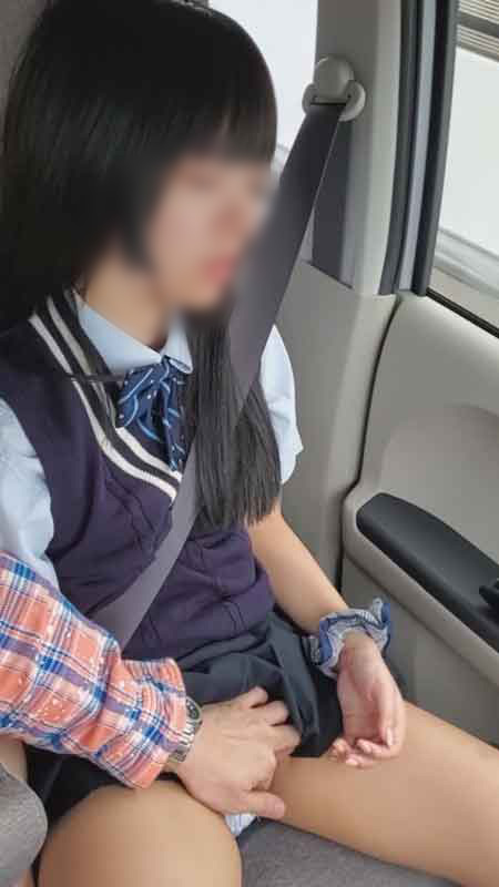 Prefectural General Course A girl with long black hair Selling her body to an unknown uncle to leave the countryside after graduation