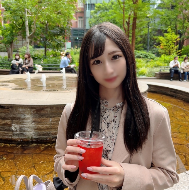 Limited number of first shots Uncensored A beautiful office lady with a beautiful appearance who has been separated from the company because she joined the company