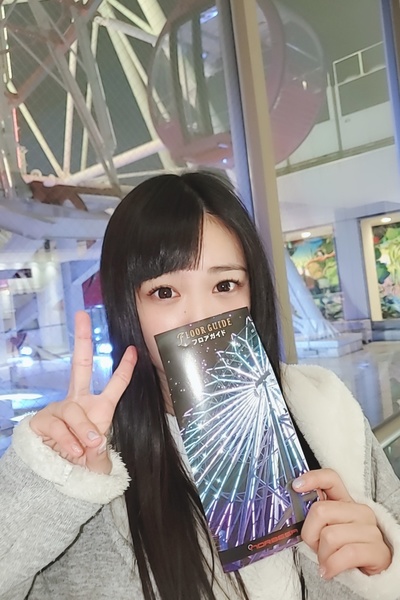 An overwhelming angel who has landed on the ground