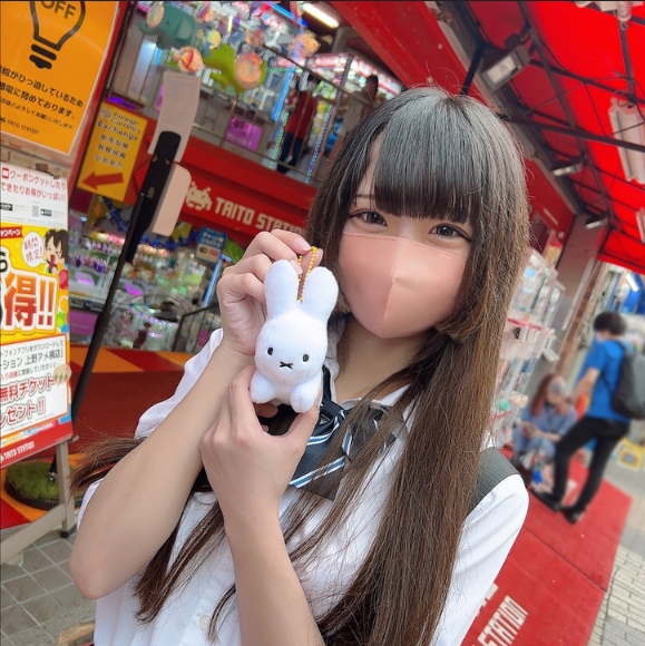 Limited number of first shots Uncensored Too cute girl with a young face with an idol face Distorted face with joy and panting with a pretty voice while disturbing uniforms