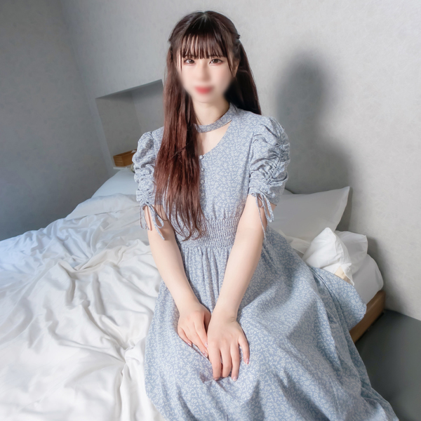 Uncensored A fair-skinned girl with a beautiful atmosphere like a French doll