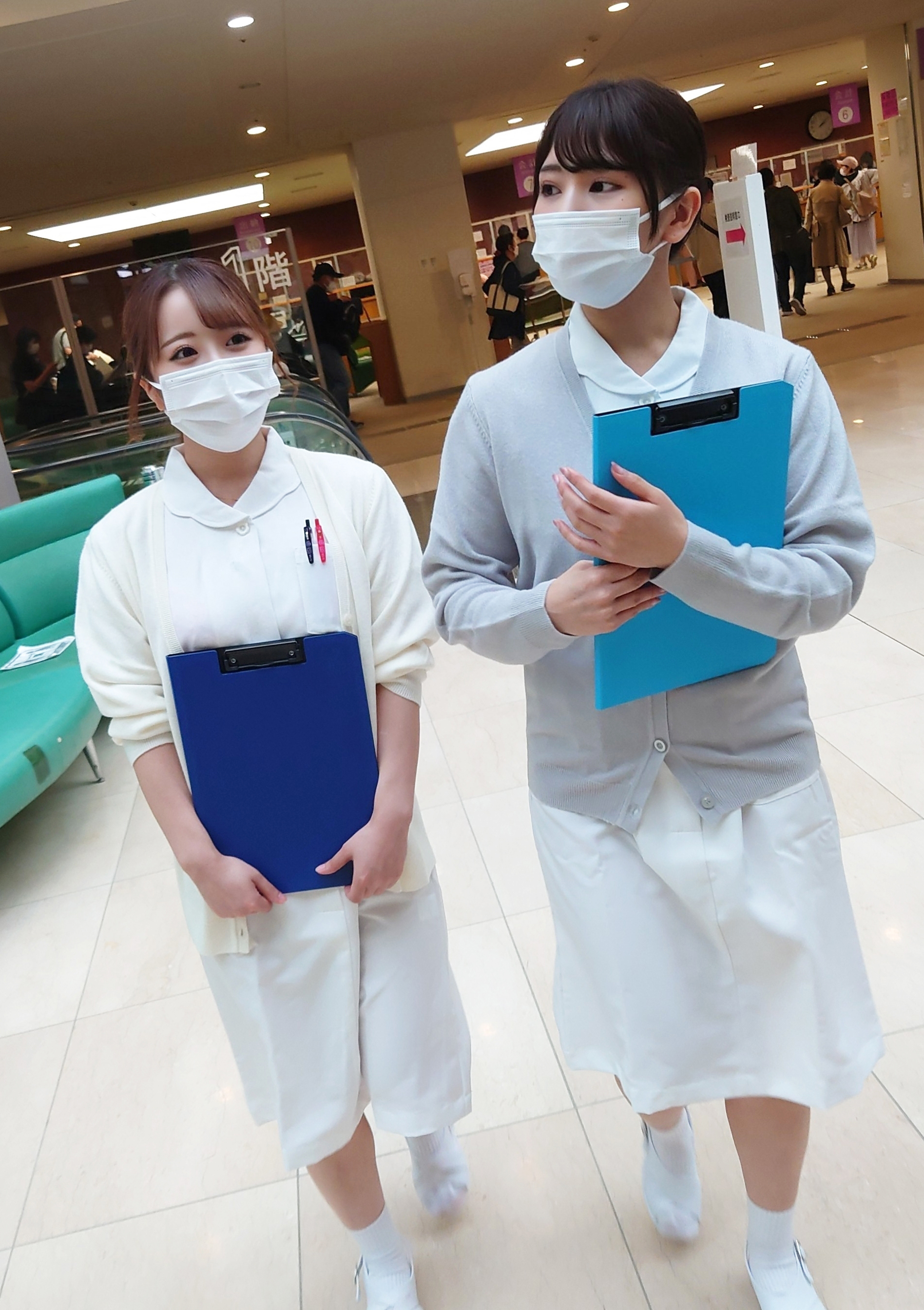 Nurse working at a university hospital In-hospital blowjob in a white coat