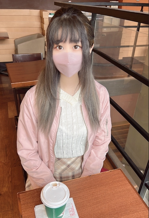 First shot Individual shot Professional student aiming to be a 19-year-old painter I like H videos so I will also appear Pies Gonzo