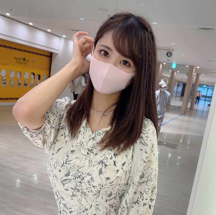 Limited number of first shots Uncensored Fluffy F-cup beauty big breasts honor student who attends a womens college She wears a pink apron and shakes her big breasts that cant be hidden and makes a raw vaginal cum shot