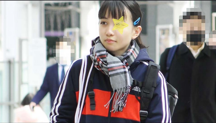 Bonus available Train Chikan Reiwa 4th year first problem work Junior student Chikan returning from club activities Cut through a layered jersey and insert raw Mr S goes out of control at the hotel