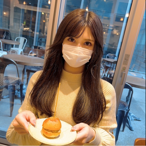 Limited number of first shots Uncensored It seems to transform into an obedient girl while being ashamed to play with pride A 20-year-old female college student who is lonely and tsundere is brought to a love hotel and vaginal cum shot twice feature