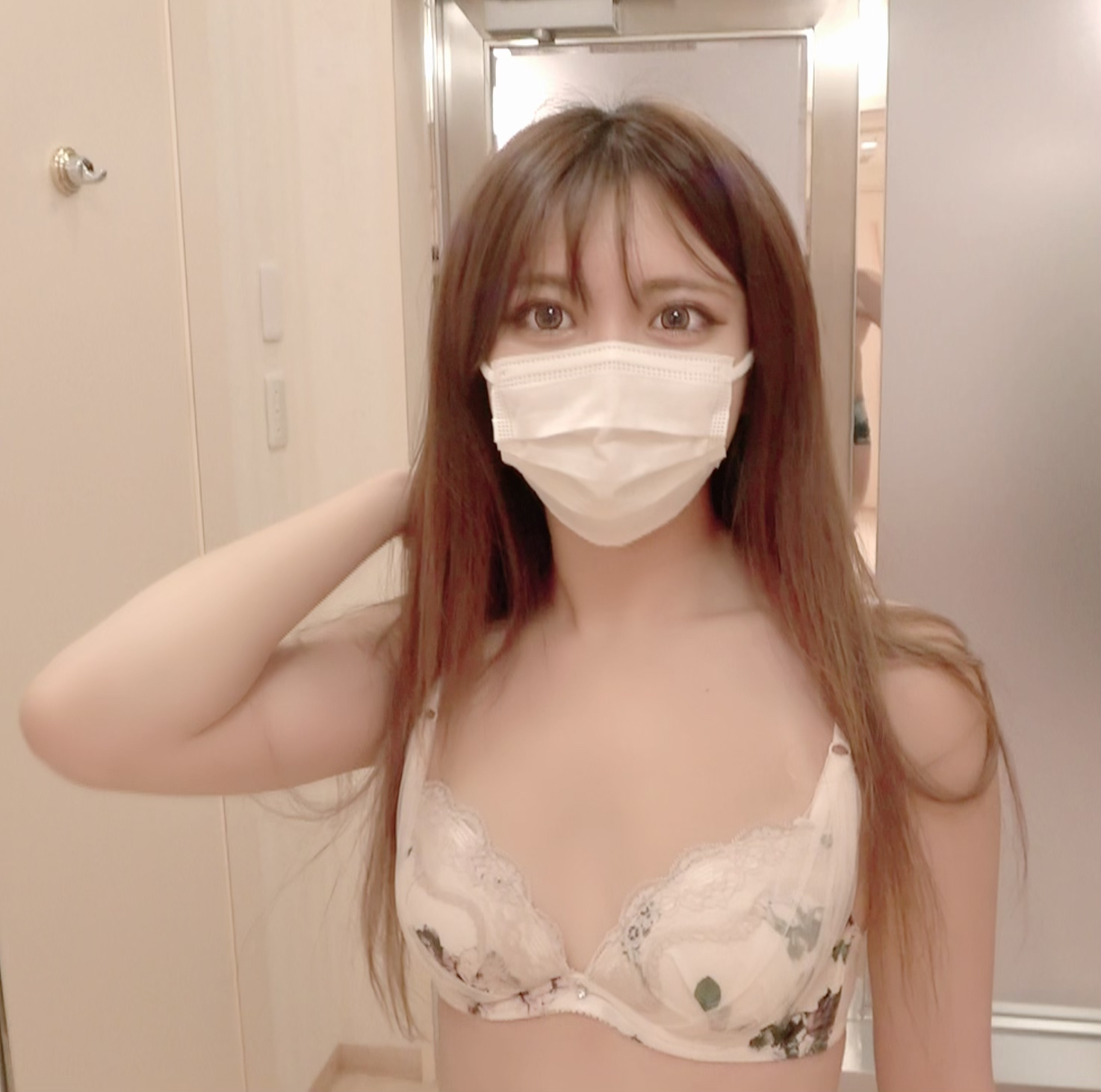 From a shy beautiful girl to a missing beautiful girl the elders treasured record is released early before things happen with flirting benefits in the bath