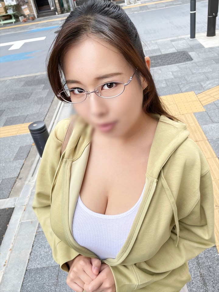 Big breasts glasses sober c**ld caregiver 25 years old J cup big breasts shaking vulgar ascension Gangimari