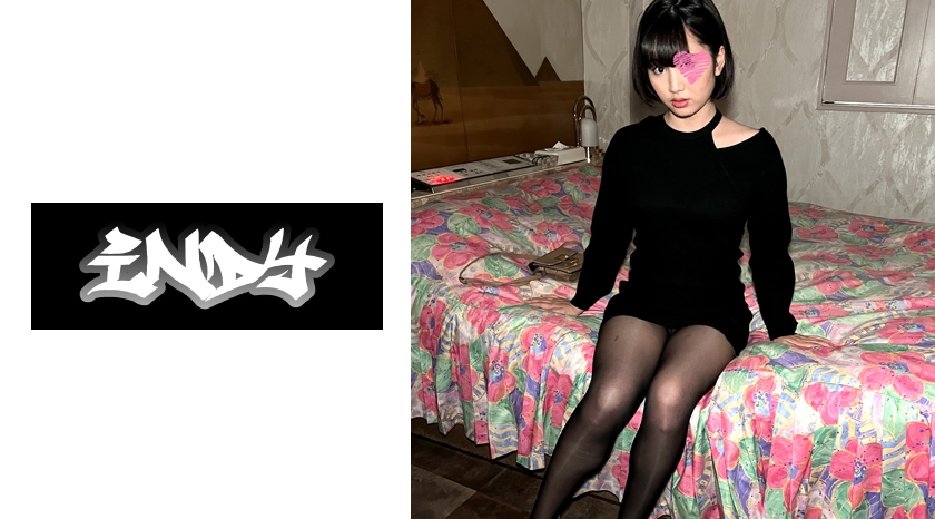 Short-haired beauty who seems to be fortunate _ 2 shots without permission to a woman who feels with teary eyes