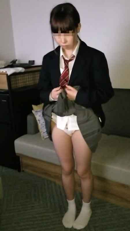 Private girls school Breaking the promise of selling pants for a young girl and having sex