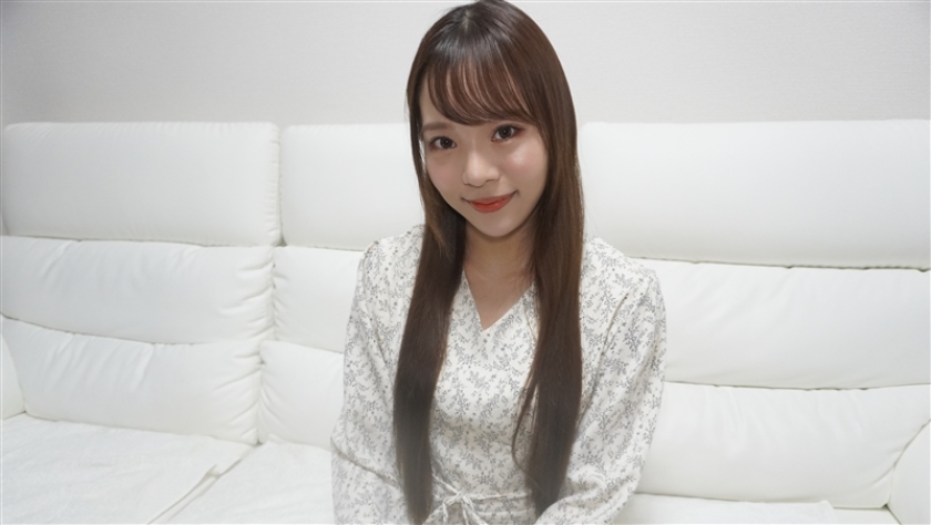 Honoka (22): Gonzo at home with a slender slender beauty