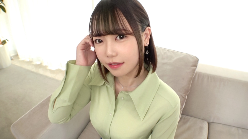 [First shot] [Shaved breasts] [Squirting girl] Dirty little girl who has applied for AV because she is not satisfied with squirting If you insert a continuous cum finger, you can apply for AV on the net  AV experience shooting 1825