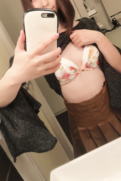 For some reason the sample hides the face 4K shooting Main story appearance Slippery pie bread Marriage history 2 years Insert a cock other than her husband for the first time to pay for living expenses Raw vaginal cum shot without permission