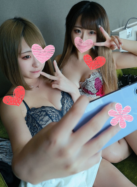 Personal shooting Genuine friend 3 Part 1 Extremely erotic Ami-chan called a super cute female friend to take a picture Which one do you like Ami 22 years old Asuka 21 years old