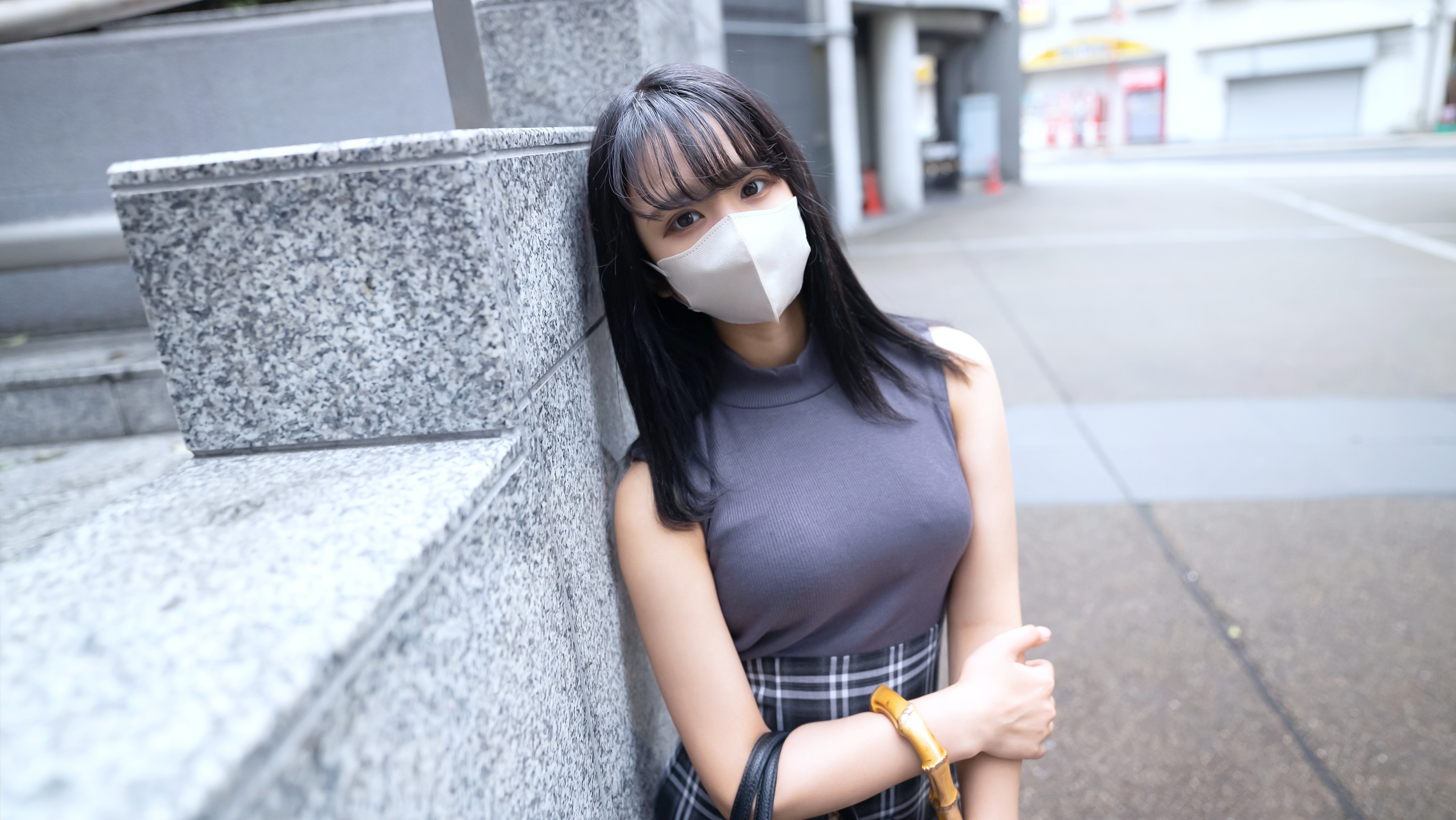 Uncensored Cinema style A 20-year-old obedient and big-breasted college student who hasnt been dyed in any color yet