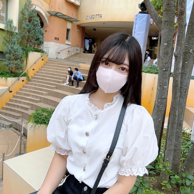 Limited number of first shots Uncensored The beautiful woman I caught is a tsundere female college student on a slope