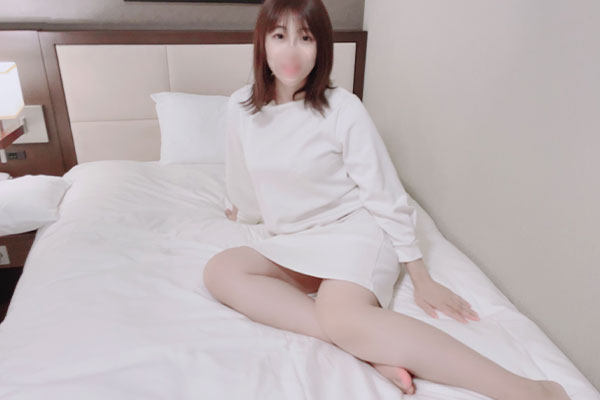 Complete appearance uncensored The innocent and energetic colossal clerk of the regular house shop came to the hotel on the way home from work so vaginal cum shot after oral ejaculation