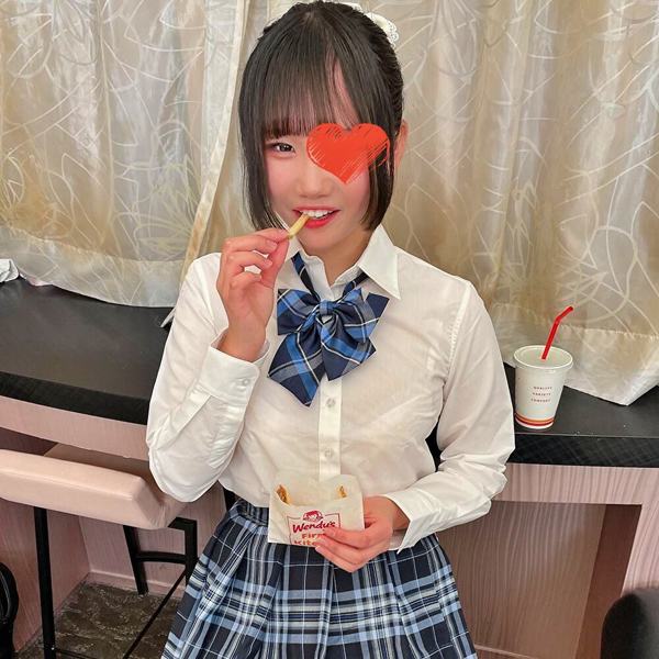 I Picked Up Girls At A Fast Food RestaurantA Teenager With A Cute SmileShes A SophomoreShe Has Beautiful Big Tits With A Young Face And A Voluptuous Body In A Uniform
