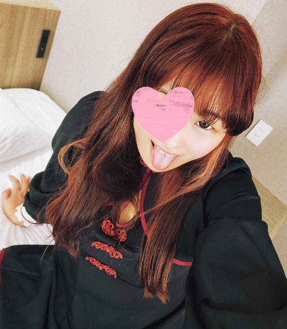 Uncensored Landmine I met on SNS and I invited her to a hotel on the way home from watching a movie