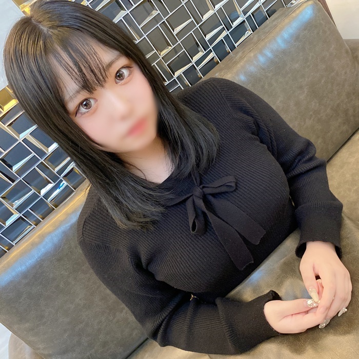 Black hair Fair complexion Big breasts Would you like to be healed by a 18 sensitive body that is comfortable to hold