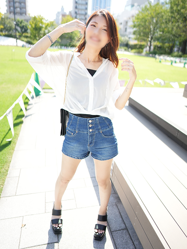 Limited quantity for the first time B cup god style small girl creampie facial Chiyu-chan 23 years old has a demonic smile
