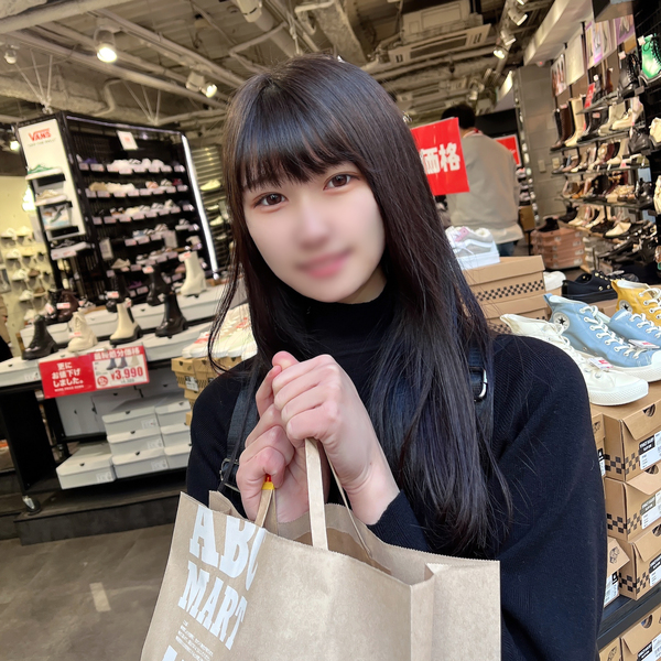 First Shoot Appearance Limited Until 4/19 Unexpectedly Starts Groping My Crotch In Public A Naive 20-Year-Old Female College Student Entrusts Her Body To A Man Who Succumbed To Lust Other Than Her Boyfriend And Repeatedly Cums 2 Times In A Row