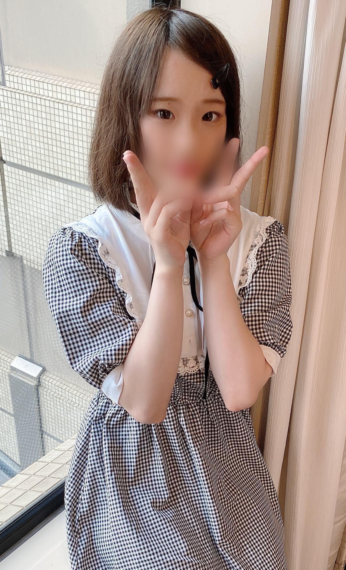 18 years old from Okinawa dedicated her first vaginal cum shot in her life to a masked man