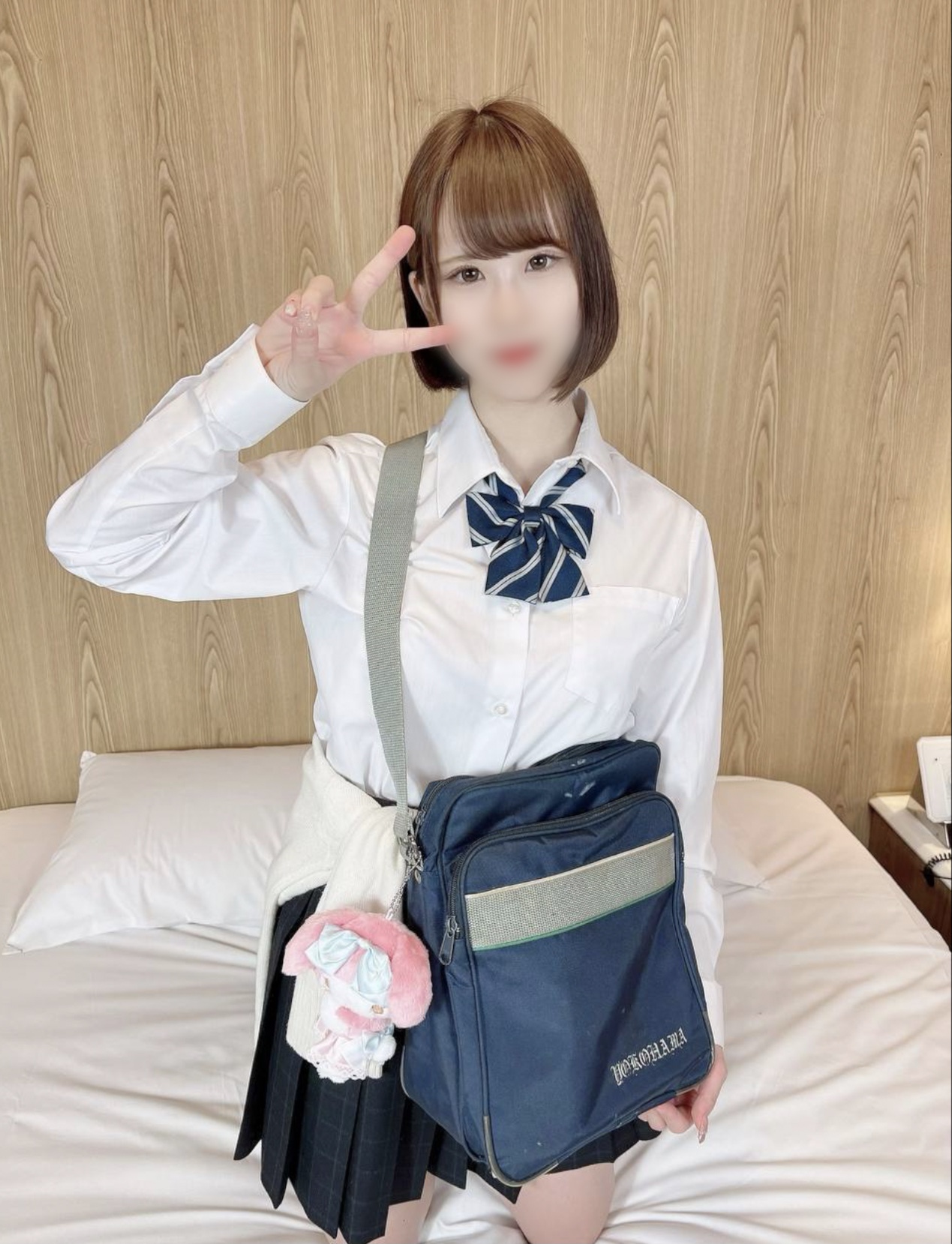 Treasured Gonzo Video 1st Almost Js 18-year-old Fcup Momo-chan who has little sexual experience secretly XOXO on an amusement park date Ferris wheel and then confirms her pregnancy at the hotel