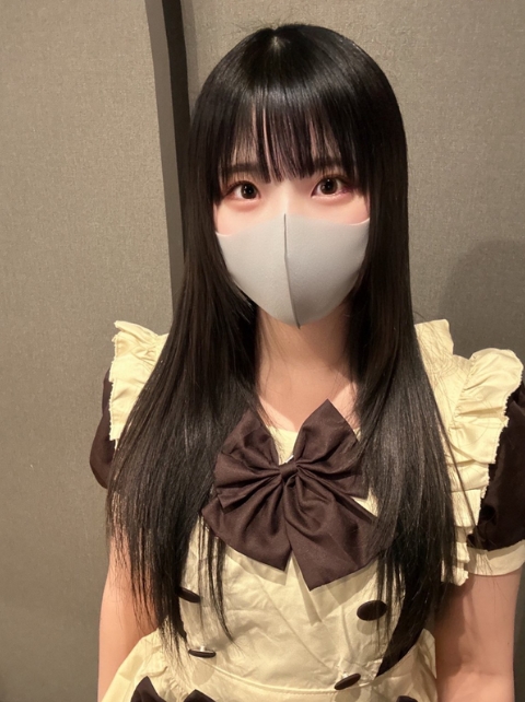 Limited quantity sale 18-year-old black-haired beautiful girl Tsubasa-chan has grown into an E-cup young body and has a large amount of raw creampie in her life