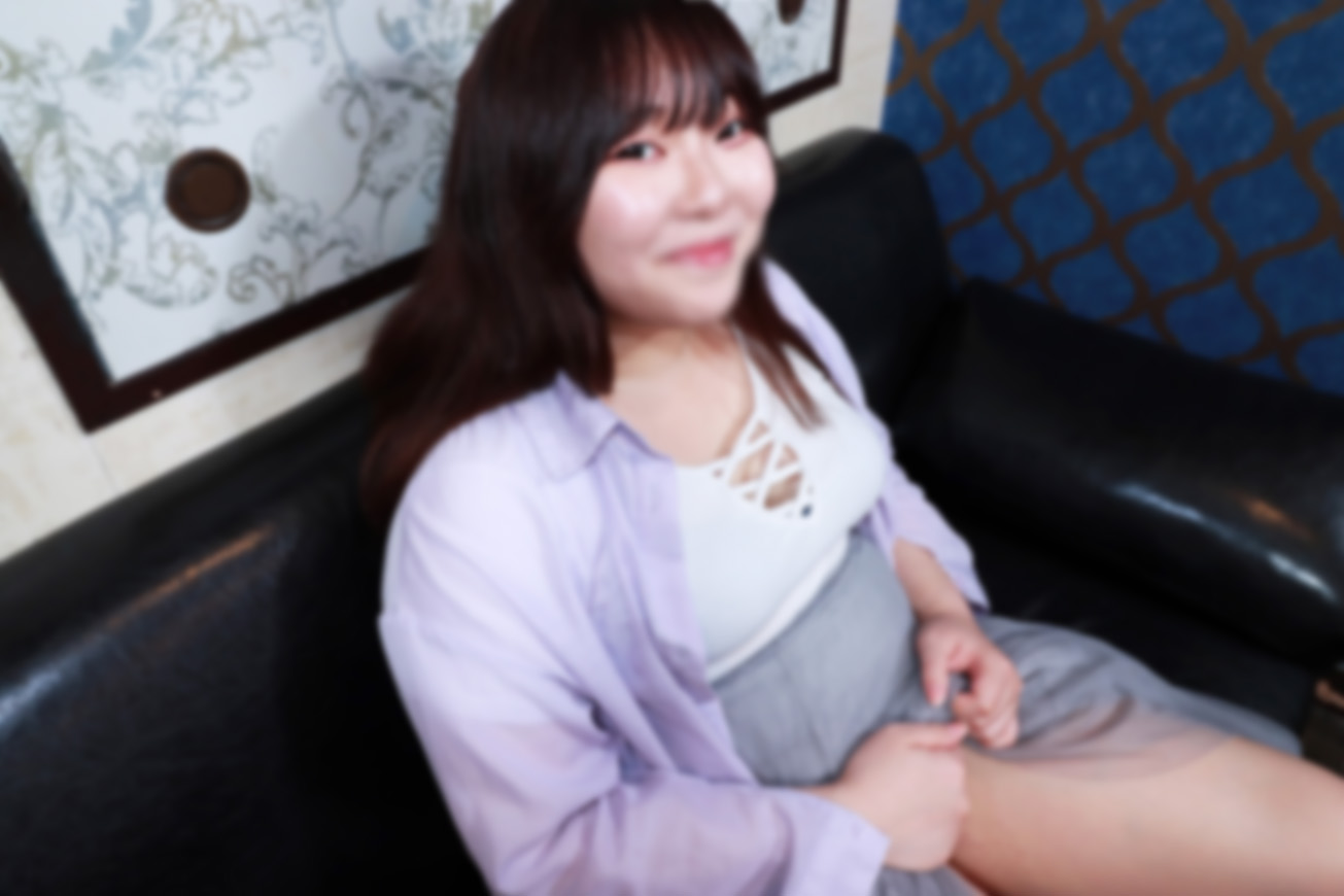 Uncensored A naive and plump college girl wanted to do something naughty so she used an AV vibrator for the first time to squirt and cum inside her pussy