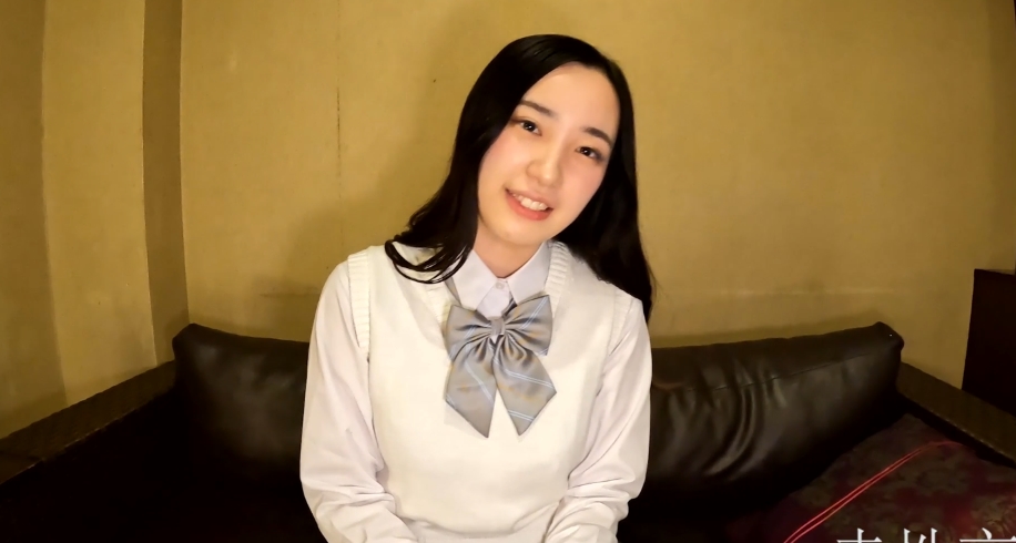 School-raised young lady can't put up with her tied up life...
