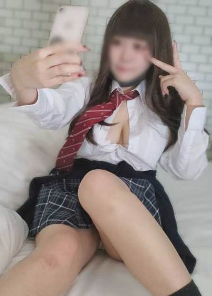 Cat's eye huge breasts H cup Breasts purun purun pinched