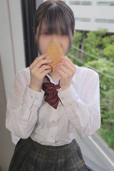 Plain cute fair-skinned big breasts working part-time at a taiyaki shoppjqqnsnjz Shaking your body