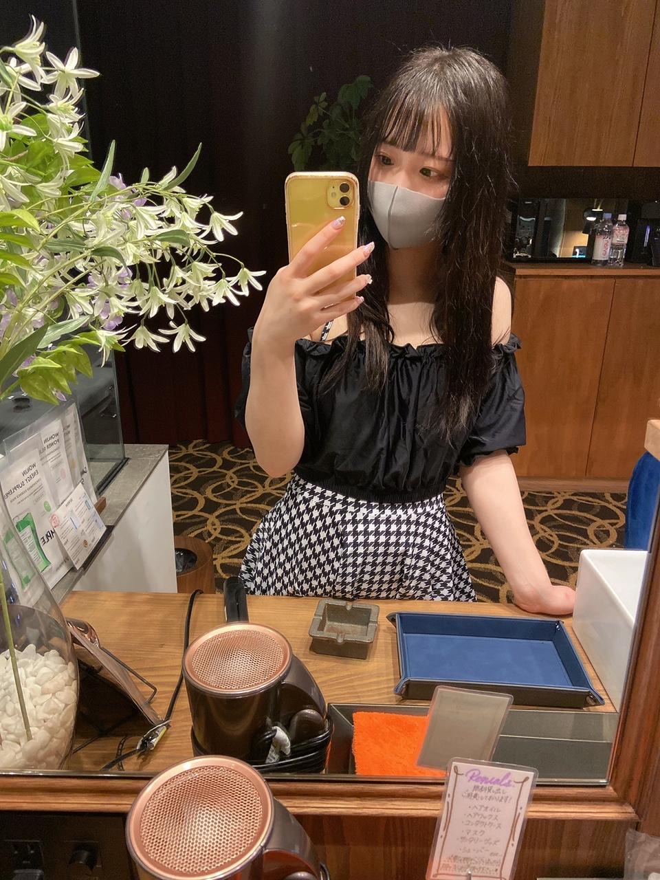 18-year-old Mika-chans latest work Pure white bikini charters first pool luxury suite room First cum swallow 2 mass cum shots