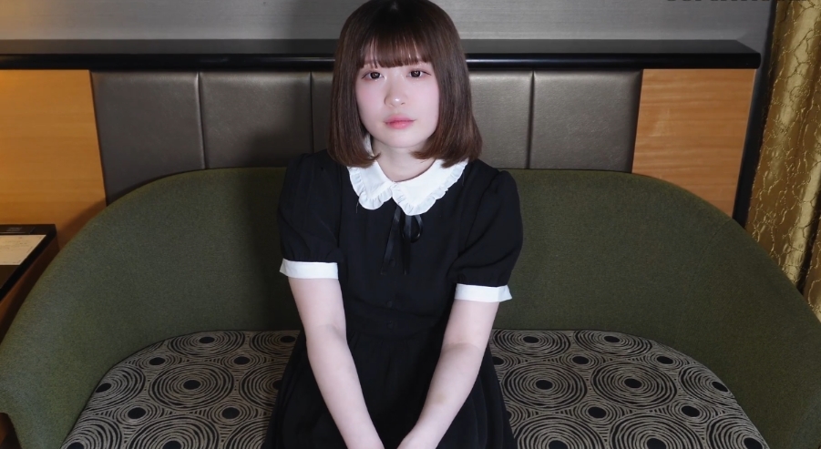Latest work [Appearance] [Massive vaginal cum shot] [Legendary goddess advent] 18-year-old Aya-chan, a 48-year-old kimooji who is fo**ed to pour milk into an angel's mini l**i pink pussy who refuses to cum inside. The amount of fertilization inevitable.