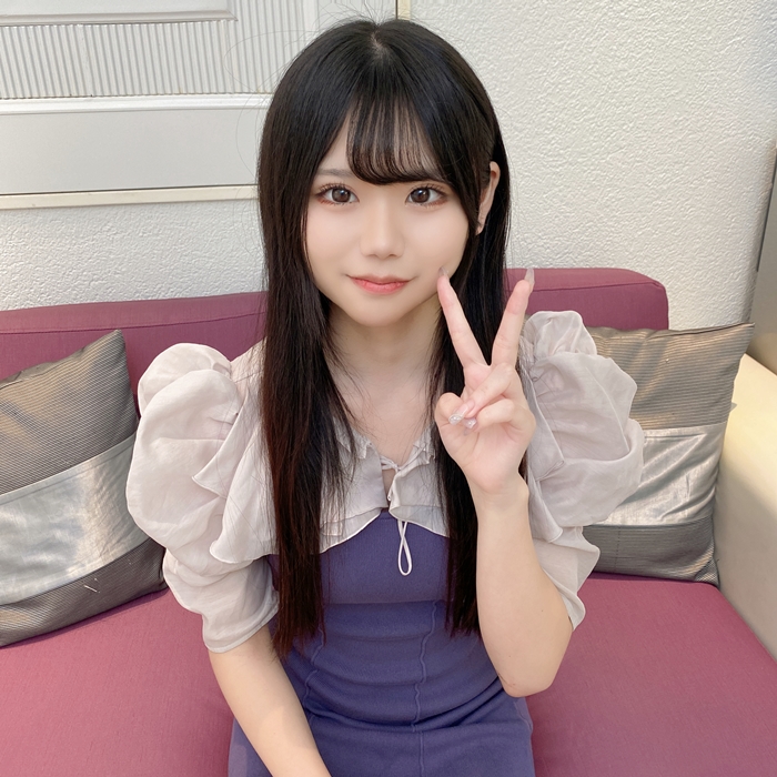 Erina a slender 18-year-old student with beautiful legs who attends Rikkyo University wants money to play with her friends so she is taken for personal use and even takes an unauthorized creampie photo shoot