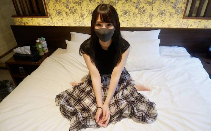 Fan participation project Hinata-chan went from Tokyo to meet her fans in Shizuoka! The highest amount of squirting ever with fingering, raw sex! I went back to my hometown Kansai and had a sleepover and did some prank sex! blockbuster