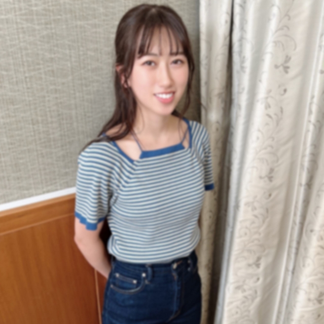 A beautiful fair-skinned slender beauty who aspires to be a teacher She looks like Shizuka Kudo an authentic Showa idol beauty and she has an innocent smile even when she ejaculates wildly and ejaculates 3 times in a row