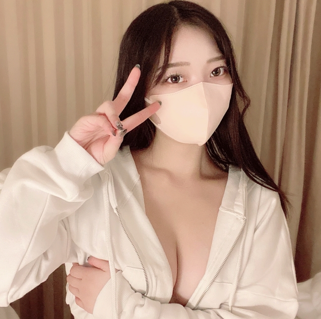 112 A graceful and neat beauty was stared at by such a cute girl who was so pure and naughty and the sleepover sex where she made him cum inside her in cowgirl position was the best experience