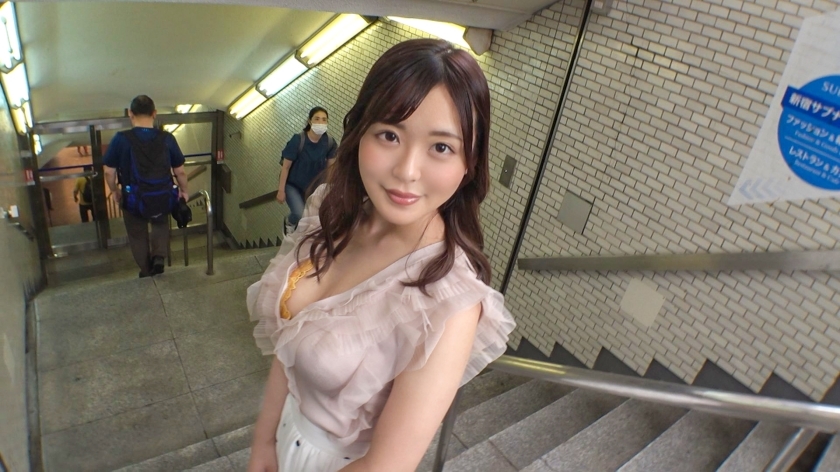 Seriously soft, first shoot 2006 The big-breasted girl I picked up in Shinjuku for half a year has a sensitive body that is vulnerable to pressure, and when she takes off her panties, her huge breasts are exposed, and her unexplored hairy pussy is flopping around. Looks like he wants a dick