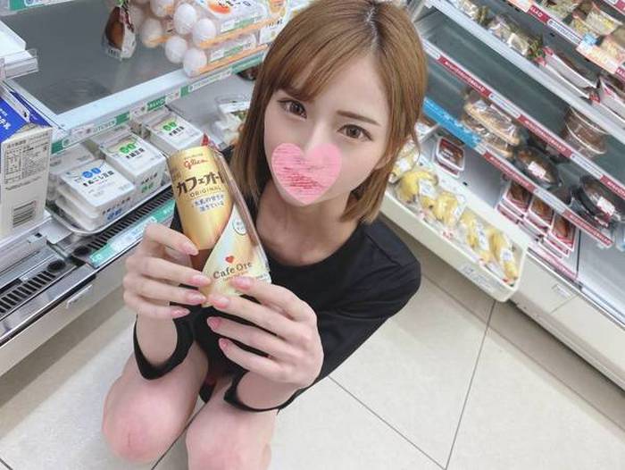 [Exposing the face] We asked a woman who pretends to be an influencer to review the effects of an energy drink used by two men with a vaginal cum shot.