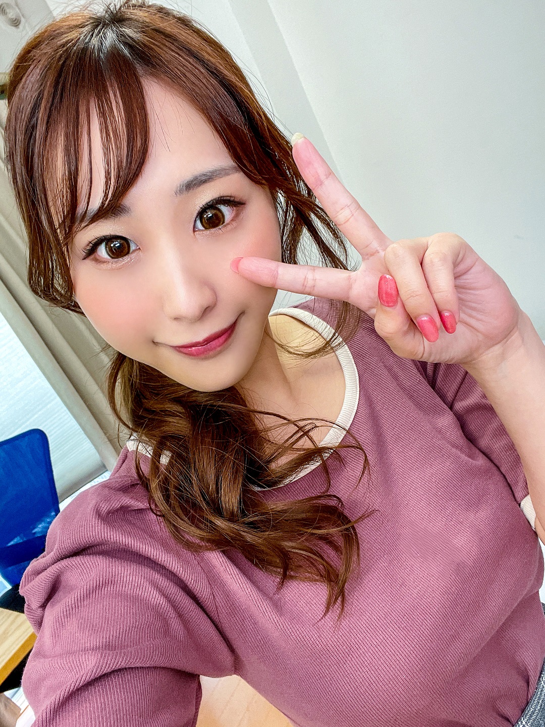 980 yen individual shot Sex appeal Beauty staff 23-year-old fluffy H-cup beautiful breasts Neat system older sister Thoroughly attacking the glans covered with a pan-pan a large amount of splash amateur I cant put it on my clothes