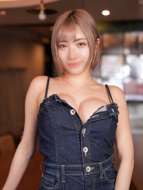 Limited quantity for the first time [individual creampie] I pounded a cute college girl with my hard raw dick until she fell into female sex. Two creampies. Haru, 21 years old.
