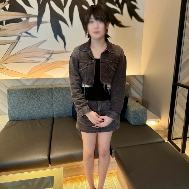 First shooting! A 170cm tall G-cup busty apparel store clerk who was impregnated by her ex-boyfriend and had a terrible experience, has a deep dark side. There are scratches and the reason is clear...